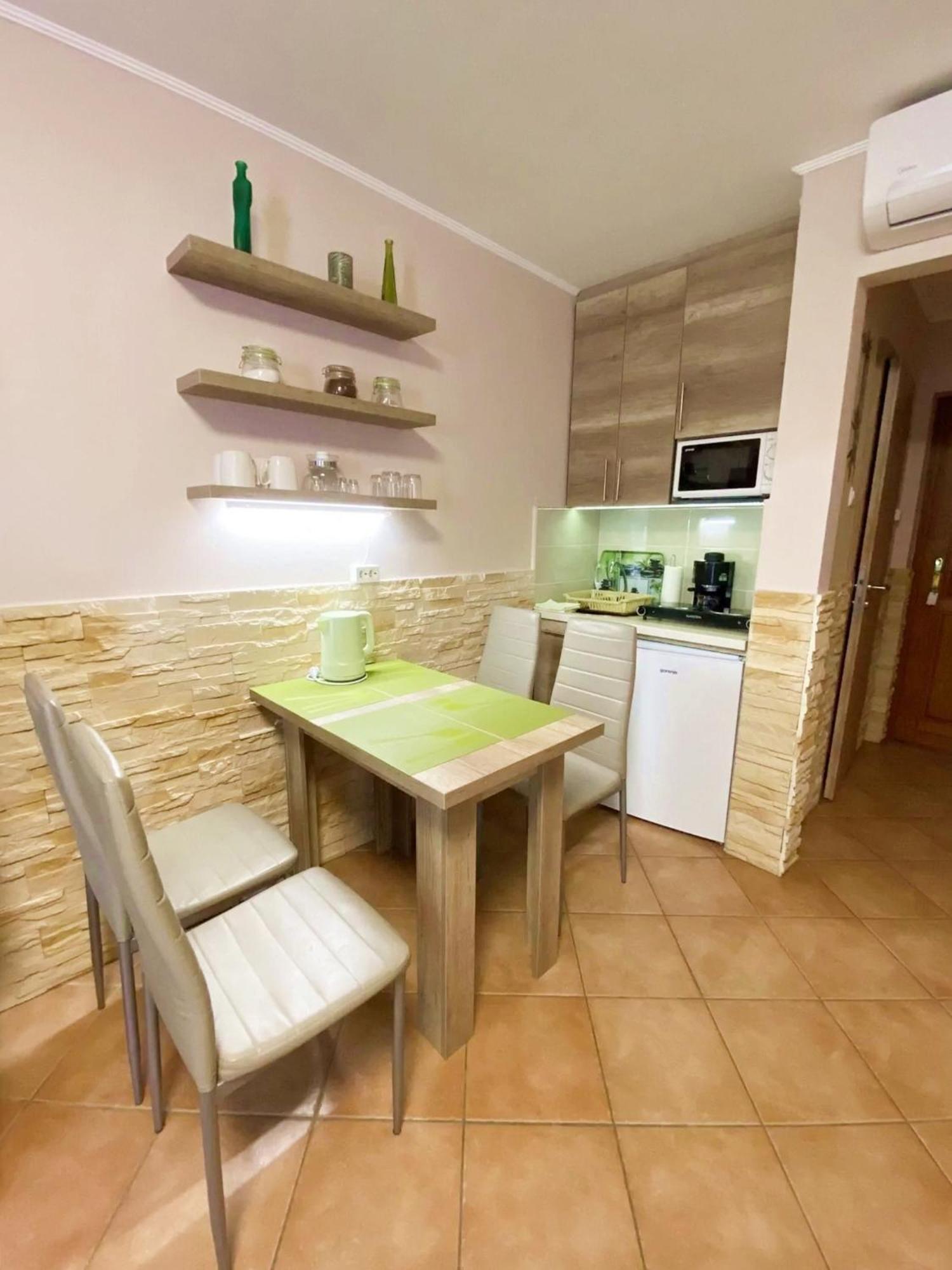 Bambusz Apartman Дьюла Екстер'єр фото