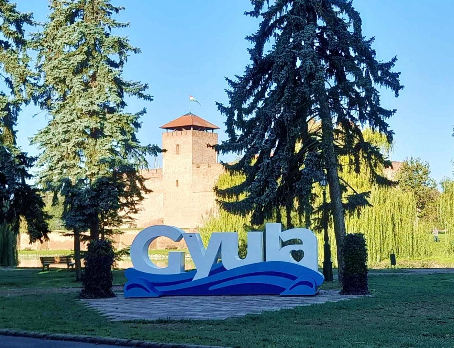 Bambusz Apartman Дьюла Екстер'єр фото