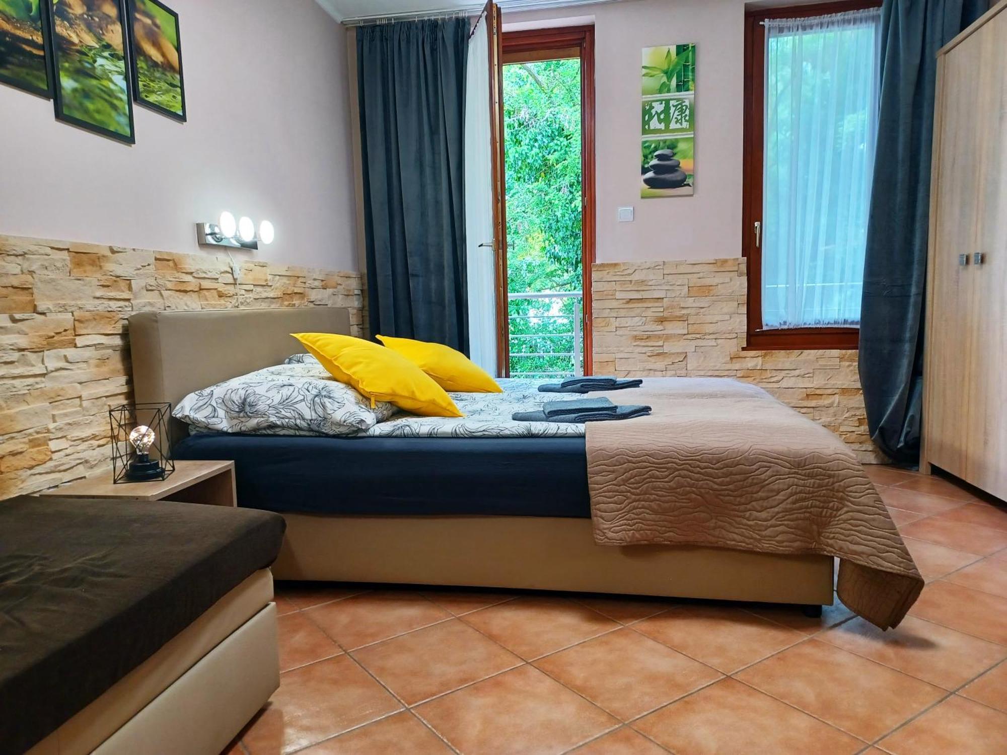 Bambusz Apartman Дьюла Екстер'єр фото